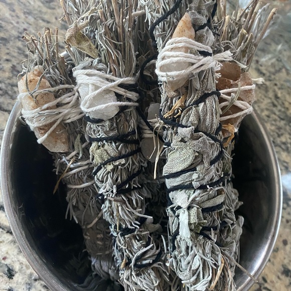 Homegrown handmade sage and lavender incense bundle with crystal quartz gift - Picture 2 of 7